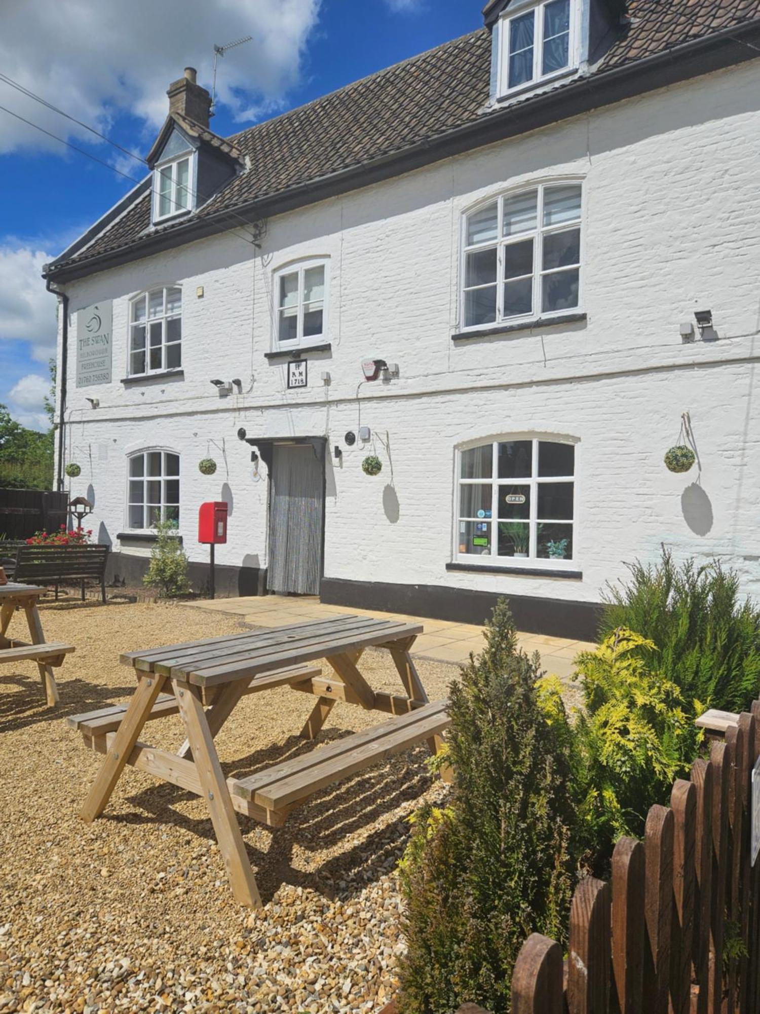 The Swan Inn Hilborough Kültér fotó